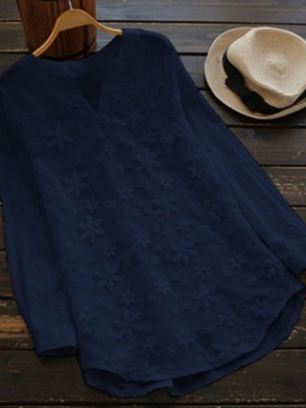 Prettybeautie Embroidery V-Neck Blouse